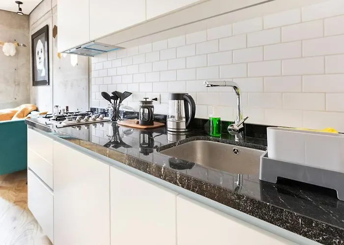 A Hip Modern Gem In El Centro!