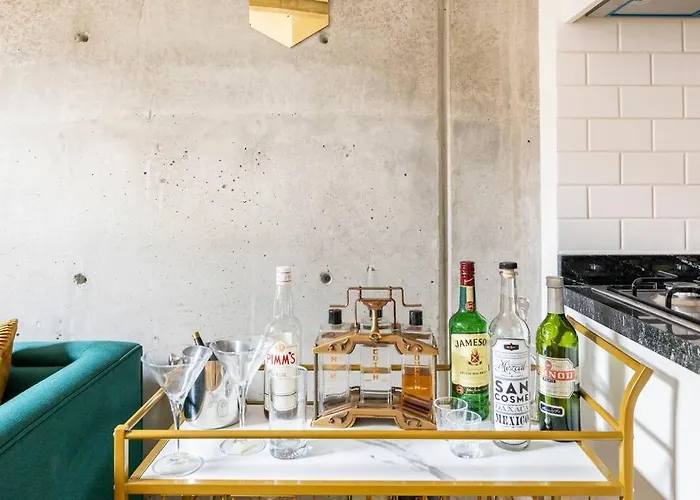 A Hip Modern Gem In El Centro! Apartamento