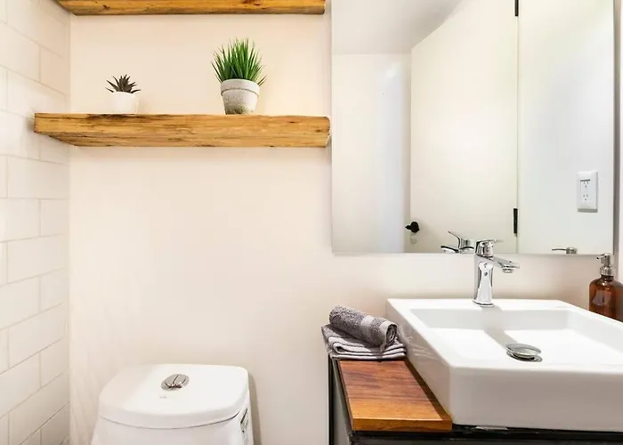 A Hip Modern Gem In El Centro!