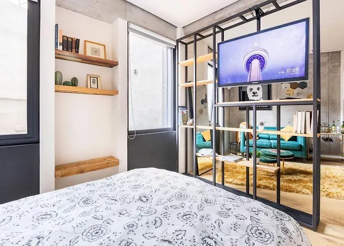 A Hip Modern Gem In El Centro!