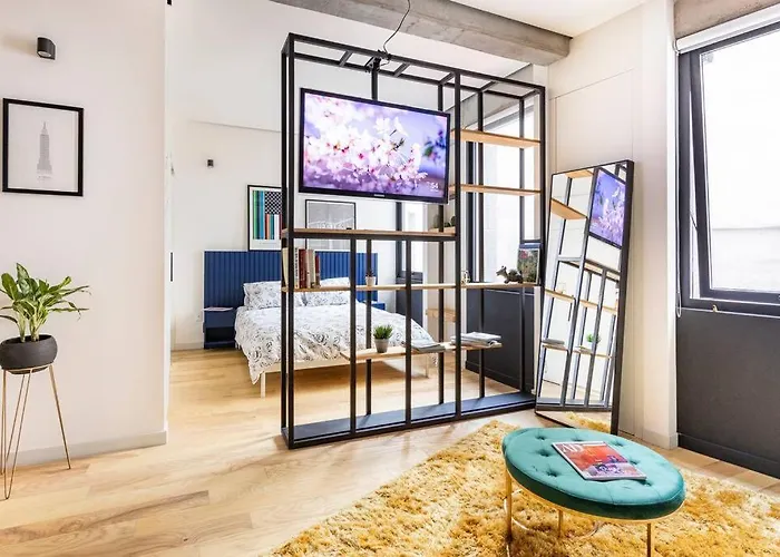 Apartamento A Hip Modern Gem In El Centro!