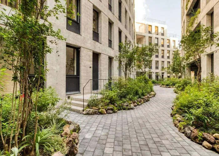 A Hip Modern Gem In El Centro!